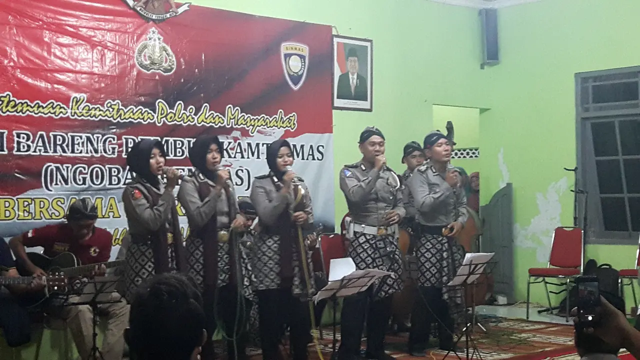 Cari Dukungan, Polisi Brebes Buat Grup Keroncong dan Ngopi Bareng