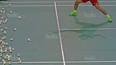 Bayangan atlet Bulutangkis Indonesia, Ricky Karanda Suwardi yang sedang berlatih di Cipayung, Jakarta Timur, Senin (14/8/2017). Tim Bulutangkis akan menghadapi dua event besar yaitu SEA Games 2017 dan BWF World Championship. (Bola.com/Nicklas Hanoatubun)
