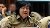 Menteri LHK, Siti Nurbaya saat mengikuti rapat kerja dengan Komisi IV DPR RI, Jakarta, (18/4).(Liputan6.com/JohanTallo)