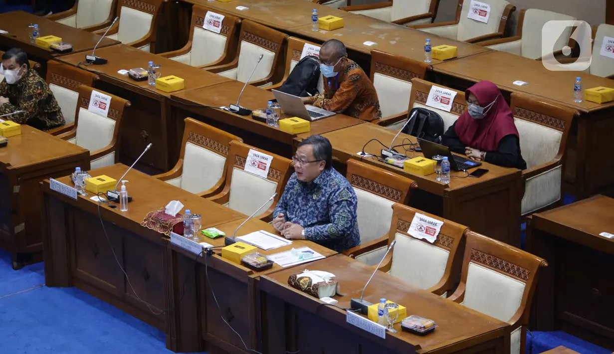Menristek/Kepala BRIN, Bambang Brodjonegoro memberi paparan dalam rapat kerja dengan Komisi VII DPR di Kompleks Parlemen, Jakarta, Selasa (30/3/2021). Rapat kerja tersebut membahas tentang progres kelembagaan BRIN sesuai amanat UU nomor 11 Tahun 2019 tentang Sisnas Iptek. (Liputan6.com/Angga Yuniar)