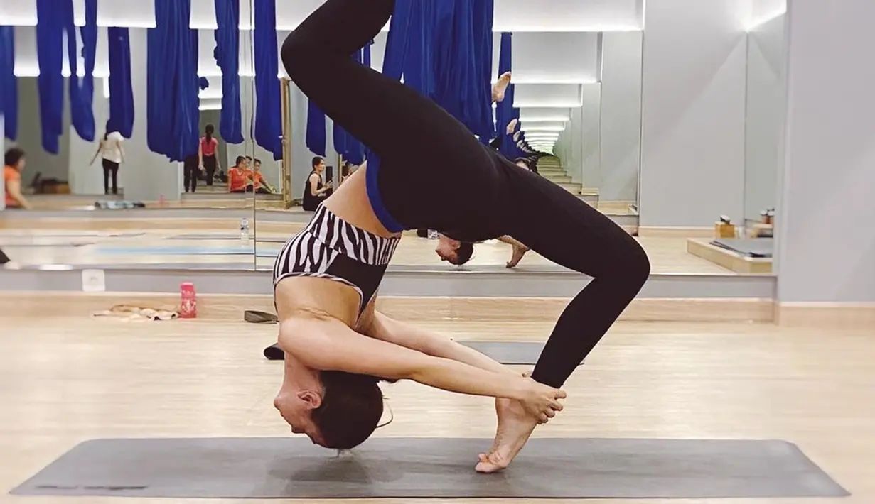 Olahraga yoga ini rupanya cukup lama ditekuni Nasya. Dilihat dari akun Instagramnya, wanita kelahiran 1996 ini diketahui telah melakukan olahraga yoga sejak 2017 silam. Tak heran jika ia sudah lihai melakukan beberapa gerakan yoga. (Liputan6.com/IG/@nasyamarcella)