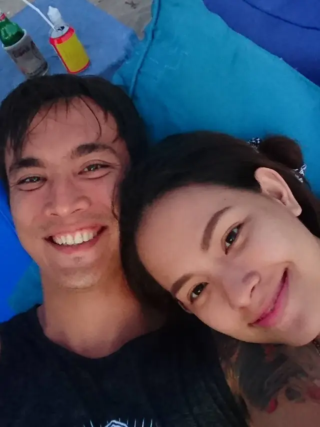 6 Momen Manis Rendy Kjaernett 'FTV' dan Istri yang Jarang Tersorot