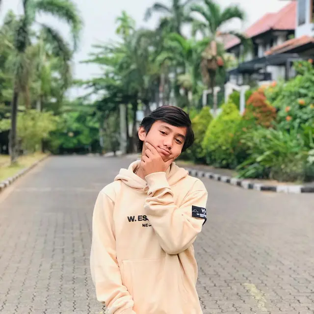 Masih Ingat Bowo Alpenliebe TikTok? Ini 6 Potret Terbarunya yang Makin Kece