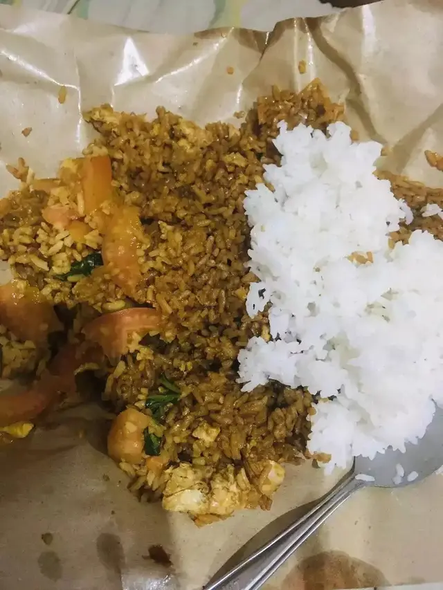 6 Nasi Goreng Topping Nyeleneh Ini Bikin Enggak Napsu Makan