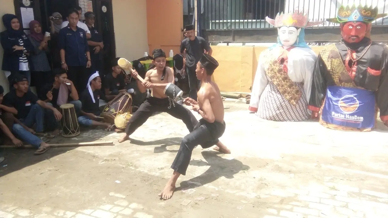Daftar ke KPUD, Nasdem Kota Serang Bawa Debus dan Ondel-Ondel