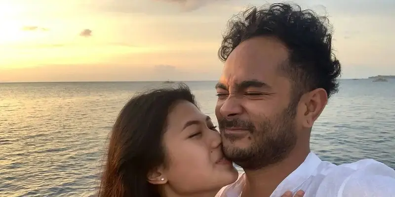 Sebulan Menikah, Ini 7 Momen Mesra Marthino Lio dan Delia Husein