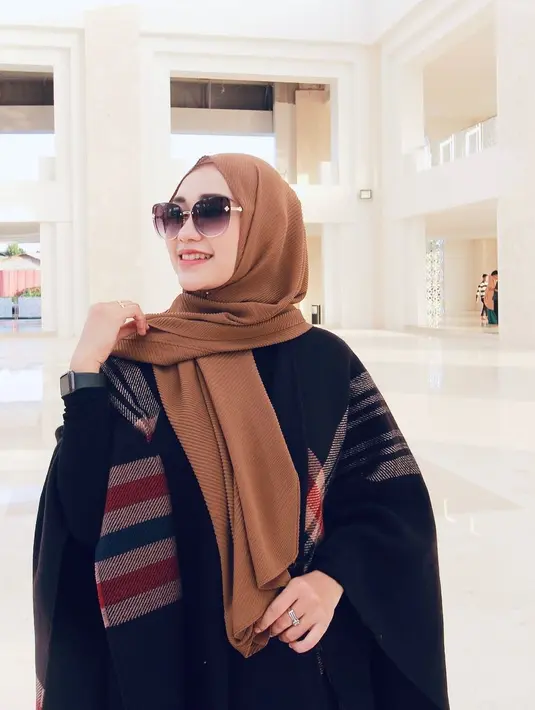 Putra Siregar memiliki seorang istri bernama Septia Yetri Opani. Keduanya kerap mengunggah foto kebersamaannya. (Foto: Instagram/ Septia Siregar)