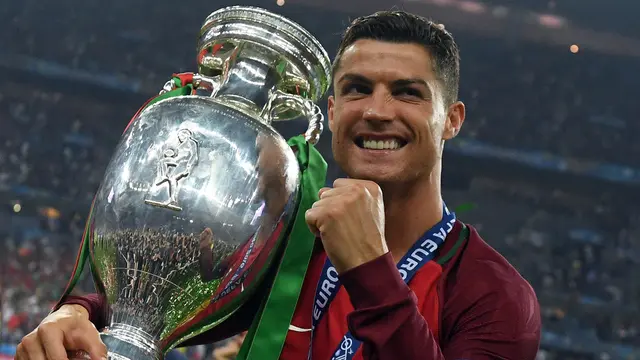 Kaleidoskop Sepak Bola Dunia 2016, Fenomena Leicester dan Kejayaan Ronaldo