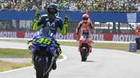 Valentino Rossi mengakui Marc Marquez lebih unggul ketimbang pembalap lain di MotoGP 2018. (MotoGP 2018)