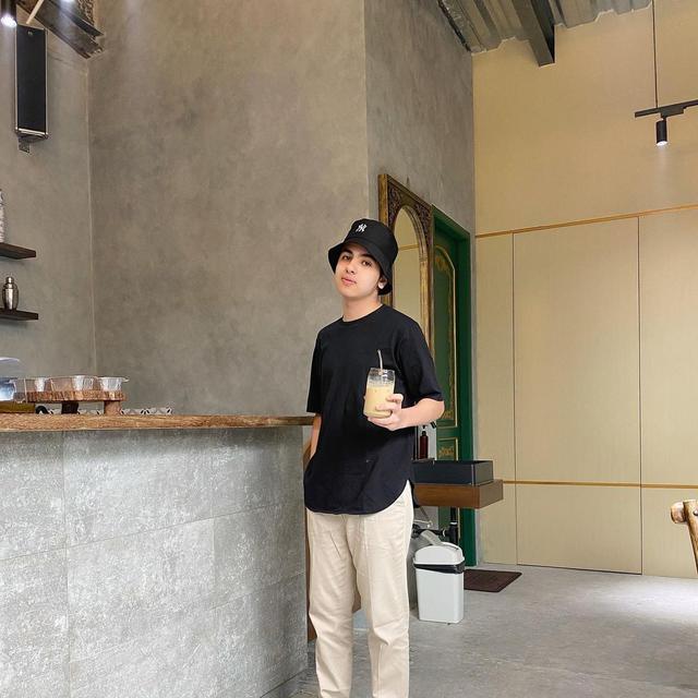 6 Potret Terbaru Artis Cilik Suheil Fahmi 'Tangan-Tangan Mungil', Makin Dewasa