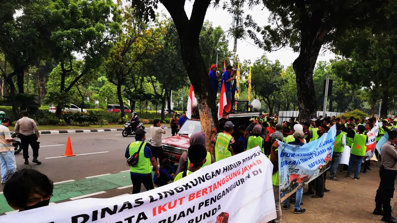 Demo pekerja minta  KCN Marunda kembali dibuka. (Istimewa)