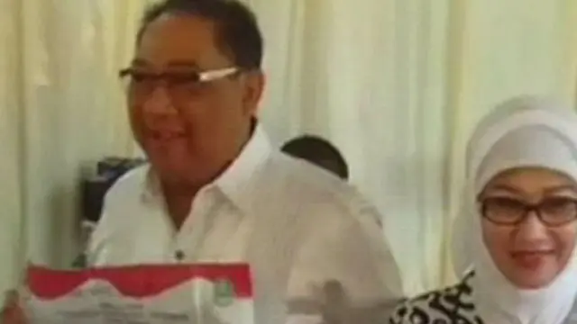 Cagub Yance Nyoblos ke TPS 02 Jalan Kaki