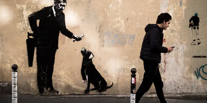 Mural Seniman Misterius Banksy Muncul di Paris