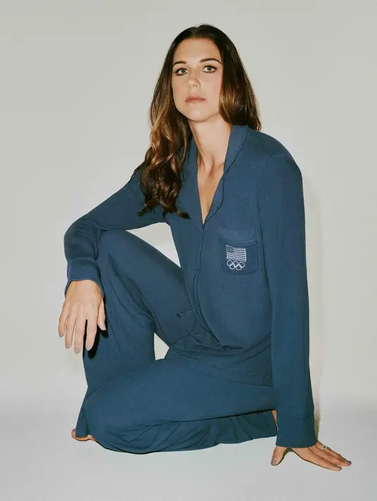 Shapewear milik Kim Kardashian ini menghadirkan koleksi khusus untuk tim Amerika. Menampilkan pakaian dalam, pakaian santai, dan pakaian tidur yang diberikan kepada smeua atlet perempuan yang bersaing di Olimpiade Tokyo 2020 (instagram/skims)