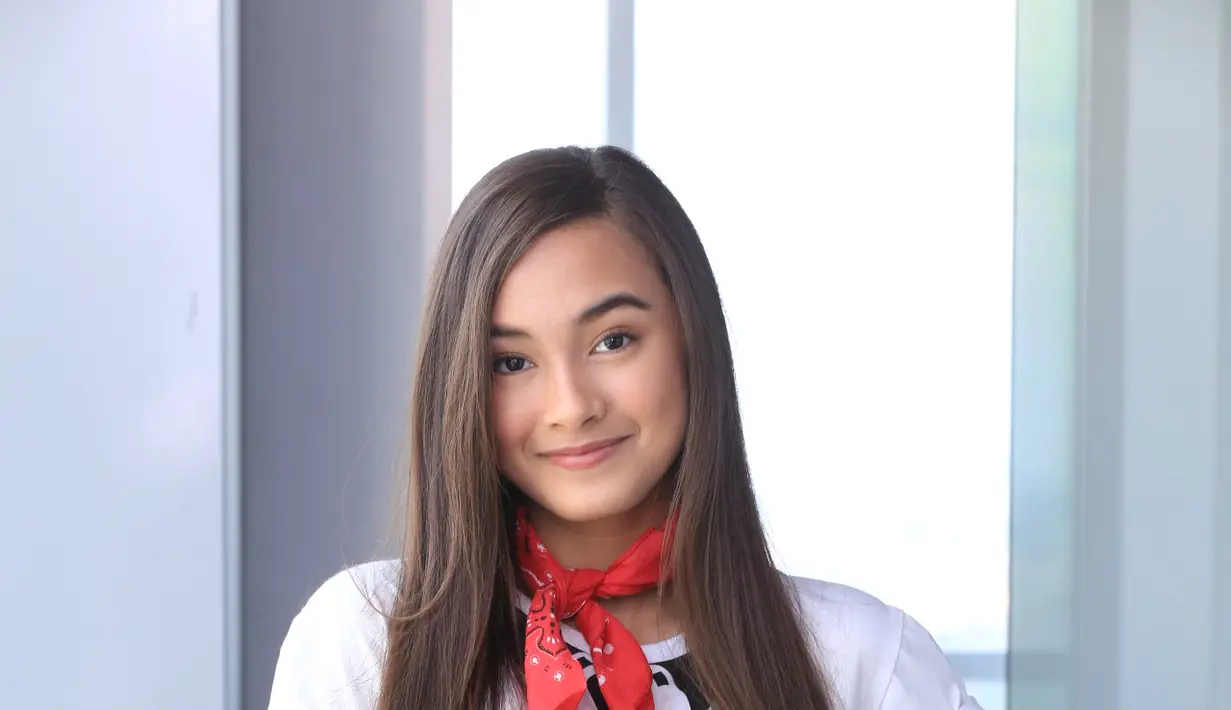 "Tantangannya, untuk menjadi Via yang lebih dewasa sih karena aku beda banget sama Via. Via itu kalem, dewasa, sementara aku petakilan banget," paparnya. (Adrian Putra/Bintang.com)