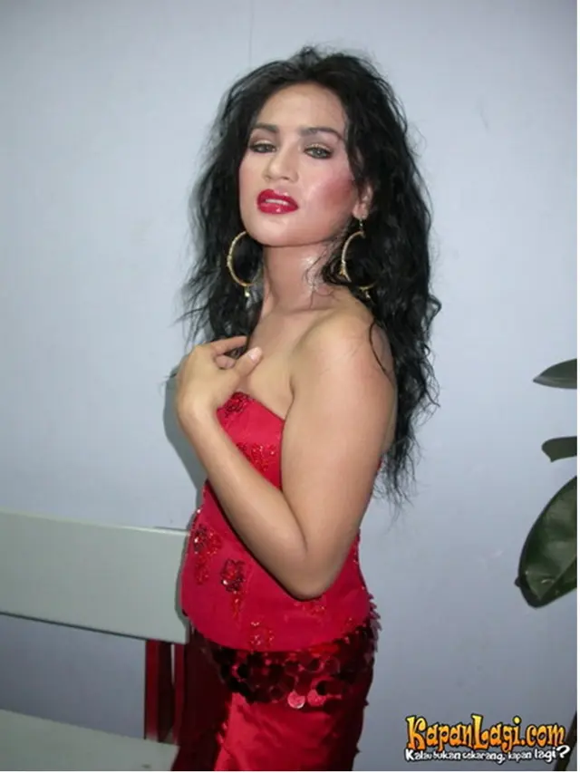 6 Potret Lawas Lilis Karlina saat Aktif Jadi Pedangdut, Pemilik Goyang Karawang