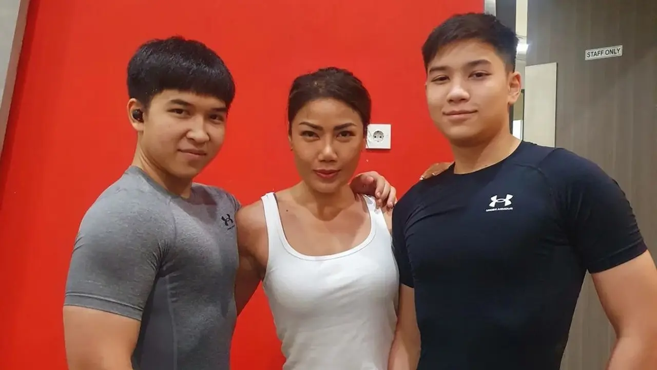 Inge Anugrah dan Anak-anaknya