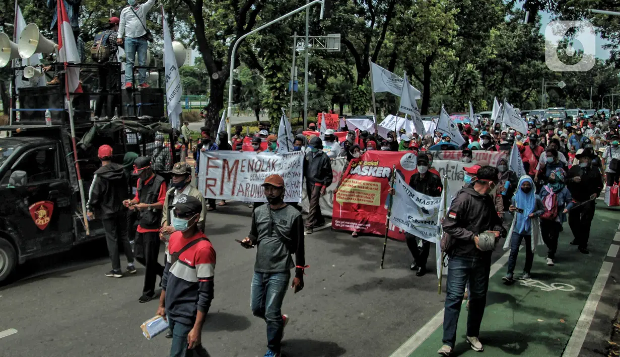 Massa aksi yang tergabung dalam Forum Masyarakat Rusunawa Marunda (F-MRM) saat menggelar aksi mengecam polusi debu batu bara di Balai Kota, Jakarta Pusat, Senin (28/3/2022). (merdeka.com/Iqbal S. Nugroho)