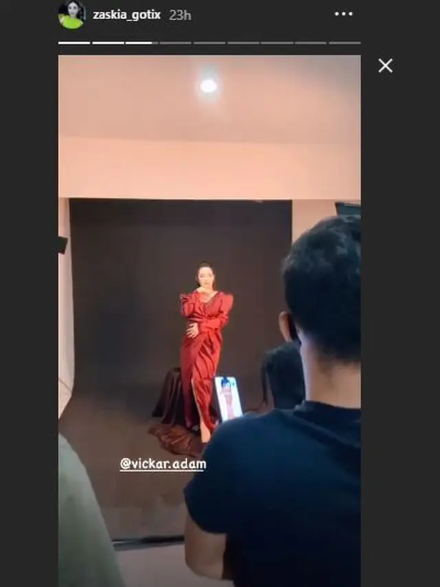6 Pemotretan Terbaru Zaskia Gotik, Perut Buncitnya Curi Perhatian