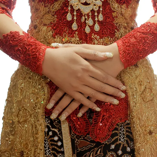 9 Jenis Kain Brokat Yang Bagus Buat Kebaya Bikin Momen Spesial Makin Tak Terlupakan Lifestyle Fimela Com