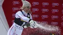 Lindsey Vonn saat meraih posisi kedua dalam FIS Alpine World Cup Women Super Combined di Val d'Isere, Prancis, (18/12/2015). (AFP/Philippe Desmazes)