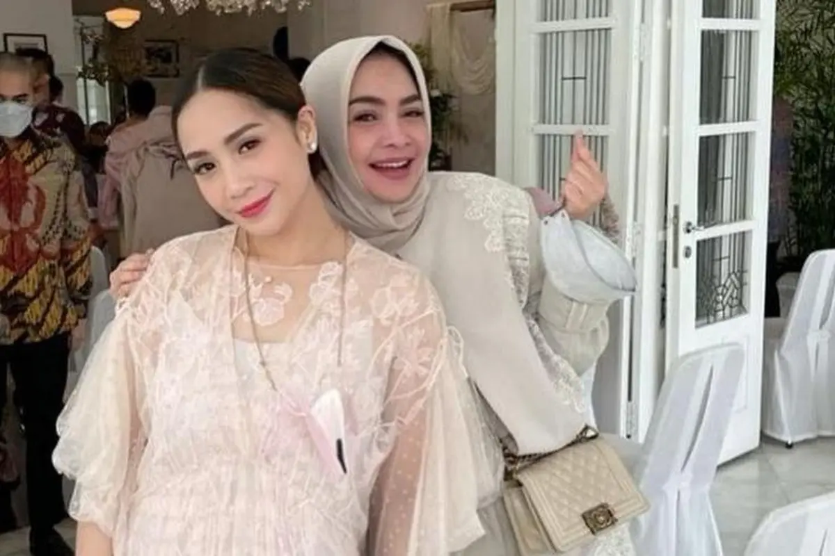 Rieta Amilia dan Nagita Slavina (Instagram/rieta_amilia)