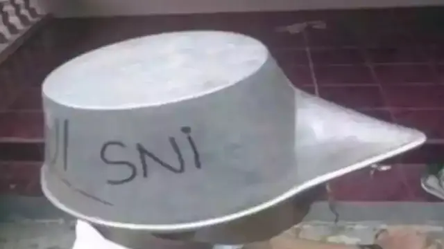 6 Potret Helm dari Benda Lain Ini Absurd Banget, Microwave Salah Satunya