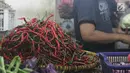 Sempat menginjak harga Rp 100.000 per kilogram (kg), saat ini harga cabai merah keriting terpantau sudah mengalami penurunan yang cukup signifikan di Pasar Malabar, Tangerang.
