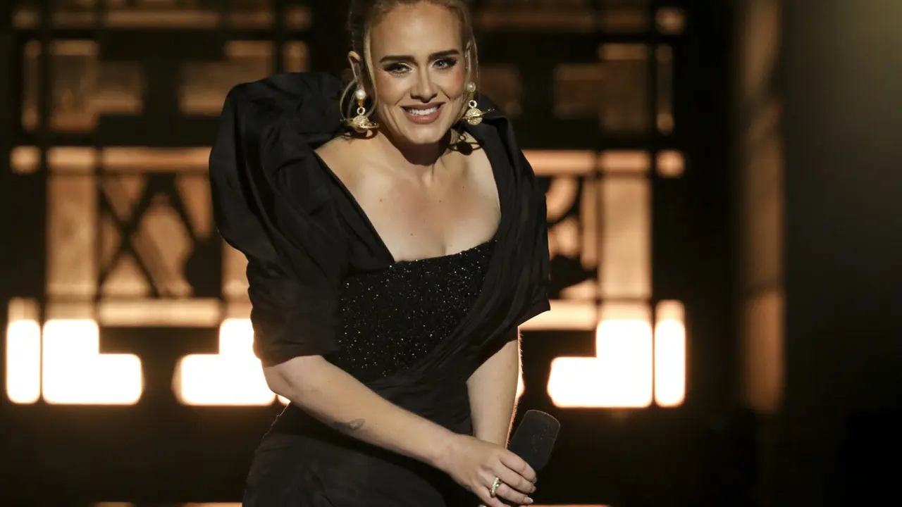 Adele saat konser One Night Only