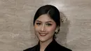 Erina terlihat anggun dengan rambut yang sanggul dan makeup bold glam yang menawan [@erinagudono]