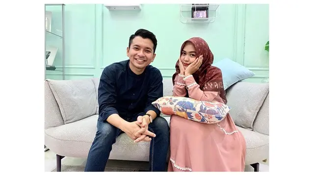 7 Potret Mesra Ria Ricis dengan Artis TikTok Reza Surya, Didoakan Berjodoh