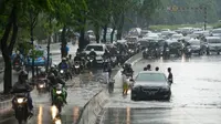 Hujan Sedang hingga Lebat Berpotensi Guyur Sejumlah Kota, Ini Daftarnya