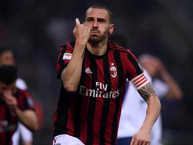 Perpindahan pemain dari satu klub ke klub lainnya sudah lumrah terjadi setiap bursa transfer pemain baik di awal musim maupun di tengah musim. Sering pula terjadi seorang pemain dilepas ke sesama klub dalam sebuah liga domestik yang notabene merupakan rival klub bersangkutan. Seperti yang dilakukan Juventus terhadap 5 pemain berikut yang dilepas ke sesama klub di Liga Italia dengan nilai transfer yang lumayan mahal. (AFP/Marco Bertorello)