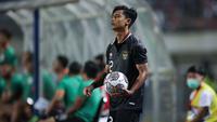 Pemain Timnas Indonesia, Pratama Arhan saat laga uji coba FIFA Matchday antara Timnas Indonesia menghadapi Curacao di Stadion Gelora Bandung Lautan Api (GBLA), Bandung, Jawa Barat, Sabtu (24/9/2022) malam WIB. (Bola.com/Bagaskara Lazuardi)