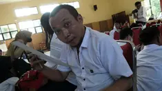 Peserta calon pelatihan kerja penyandang disabilitas mengikuti uji tes tulis dan praktek di Pusat Pelatihan Kerja Daerah (PPKD), Jakarta Timur, Selasa (4/7/2023). (merdeka.com/Imam Buhori)