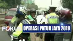 Kawasan Pesing menjadi salah satu titik razia patuh jaya di Jakarta Barat. Sedikitnya 50 orang pemotor diberikan surat tilang.
