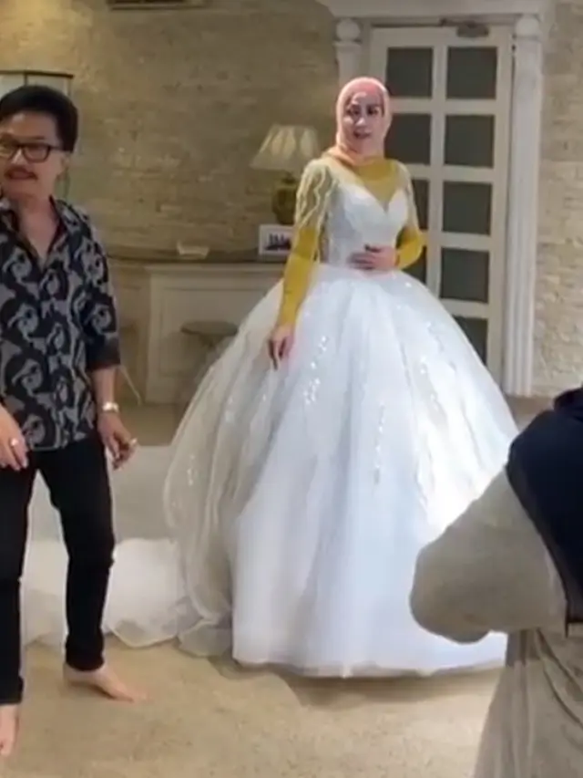 6 Momen Venna Melinda Fitting Baju Pengantin Jelang Menikah, Ditemani Ferry Irawan