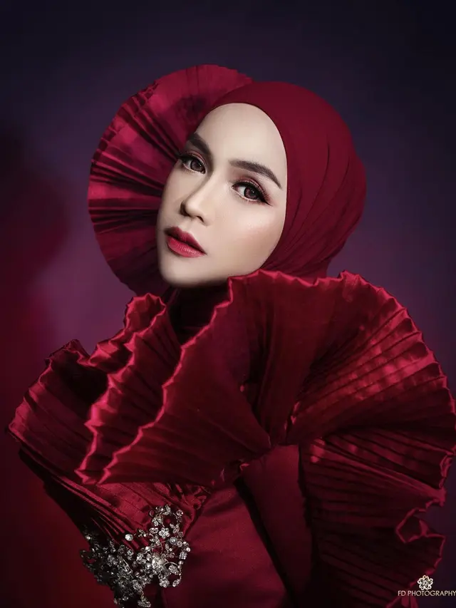Biasa Tampil Natural, 6 Pesona Menawan Ria Ricis dengan Full Makeup yang Bikin Pangling