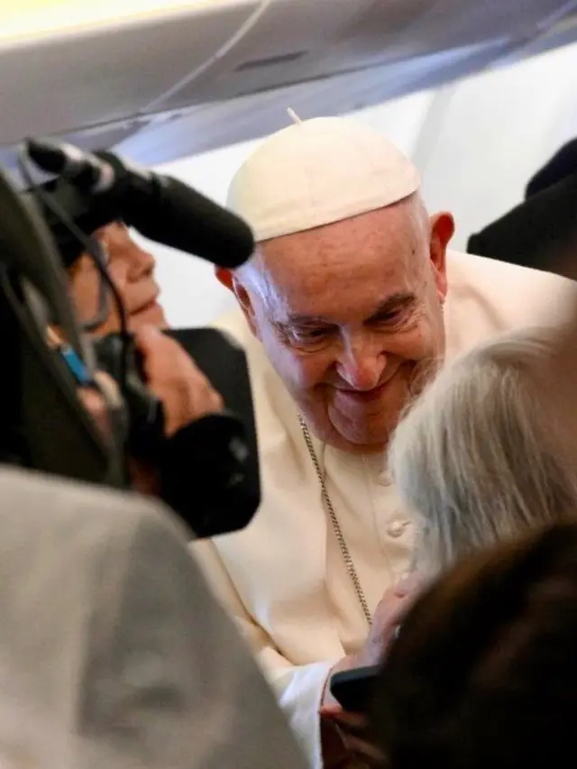 Paus Fransiskus saat Kunjungan ke Indonesia. [@franciscus]