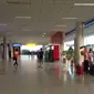 Suasana di lobi terminal baru Bandara Depati Amir Pangkalpinang, Bangka, saat awal pengoperasian Rabu (11/1/2017).