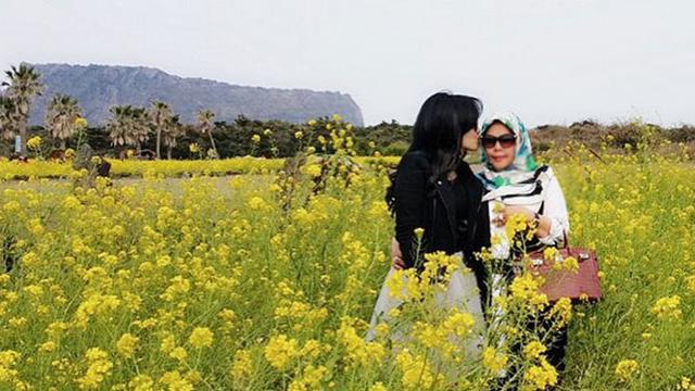 Ibunda Syahrini Dikabarkan Sakit Karena Pemberitaan Miring Anaknya, Ini 5 Faktanya