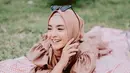 Nabila Ishma memiliki paras yang menawan. Gaya penampilannya yang terlihat kece ini bikin banyak orang terpesona. Tak heran jika netizen kerap memuji penampilan cantik Nabila Ishma di Instagram. Gaya candidnya sambil tersenyum ini mencuri perhatian. (Liputan6.com/IG/@nabilaishma)