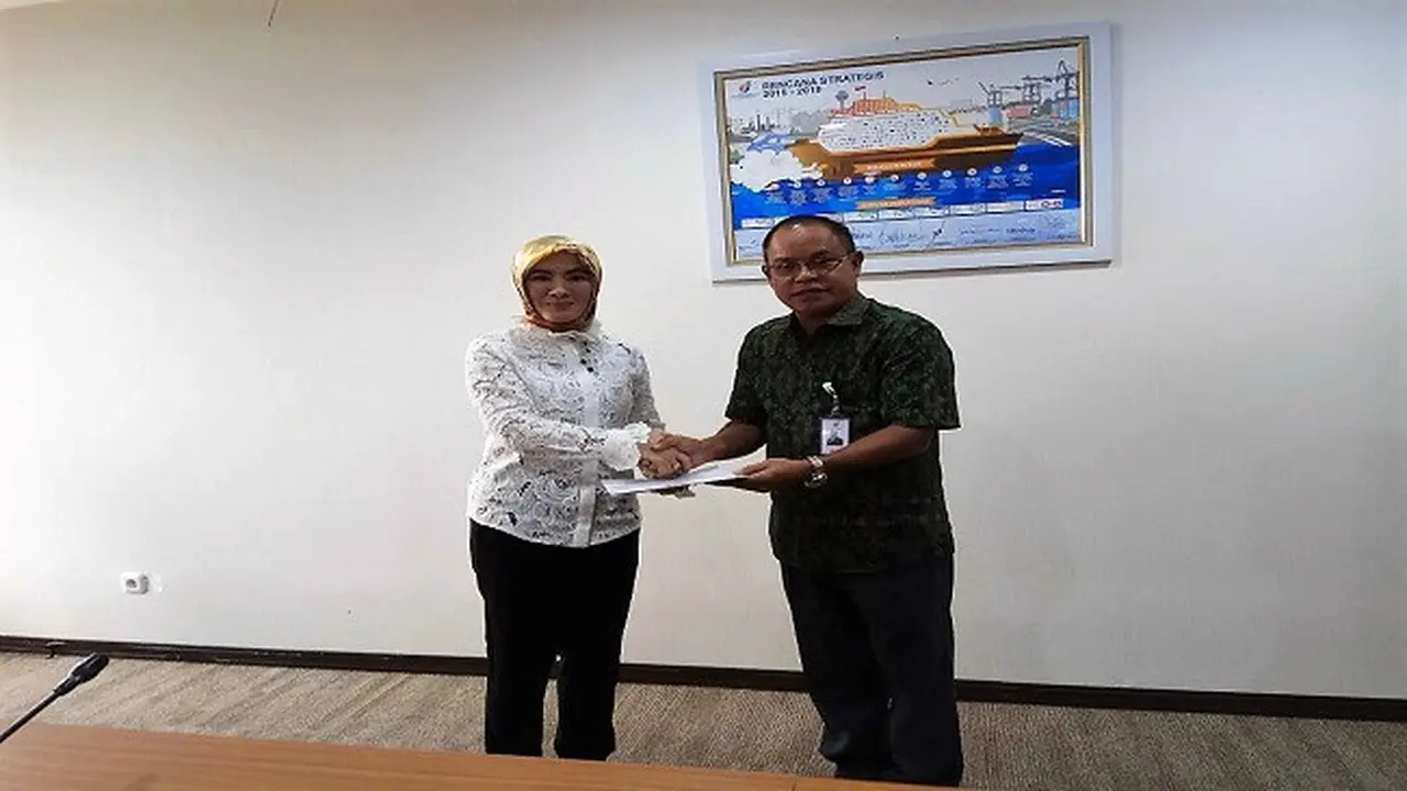 Menteri BUMN Rini Soemarno mengangkat Nicke Widyawati sebagai Direktur Sumber Daya Manusia (SDM) PT Pertamina (Persero). (Dok Kementerian BUMN)