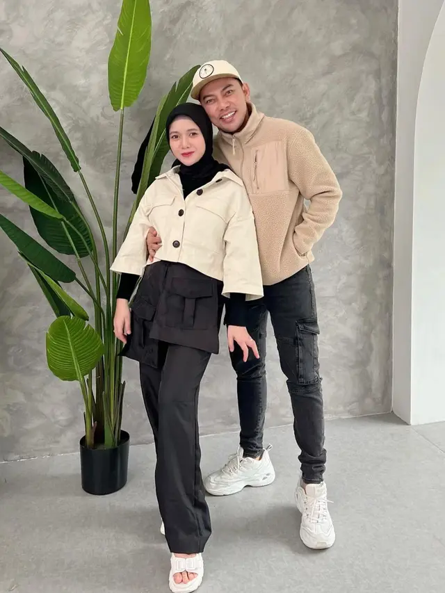 Jelang Lahiran Anak Pertama, Ini 6 Potret Fikoh LIDA Pamer Baby Bump Bareng Suami