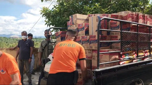 Bantuan sembako untuk korban banjir bandang di Desa Ludai, Kabupaten Kampar, yang disalurkan PTPN V.