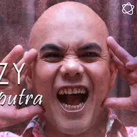 Film 90-an, Ozy Syahputra Hantu Lucu di Si Manis Jembatan Ancol. (Desain: Nurman Abdul Hakim/Bintang.com)