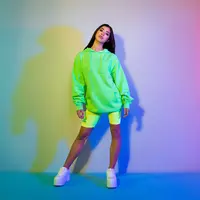 Tips Memakai Oversized Outfit yang Bisa Jadi Inspirasi-Mu / copyright shutterstock