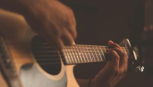 Ilustrasi Gitar. (Unsplash - Jefferson Santos)
