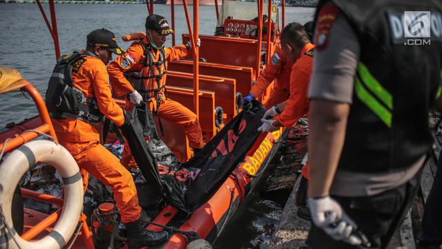 Kantung Jenazah dan Serpihan Lion Air JT 610 Tiba di Tanjung Priok