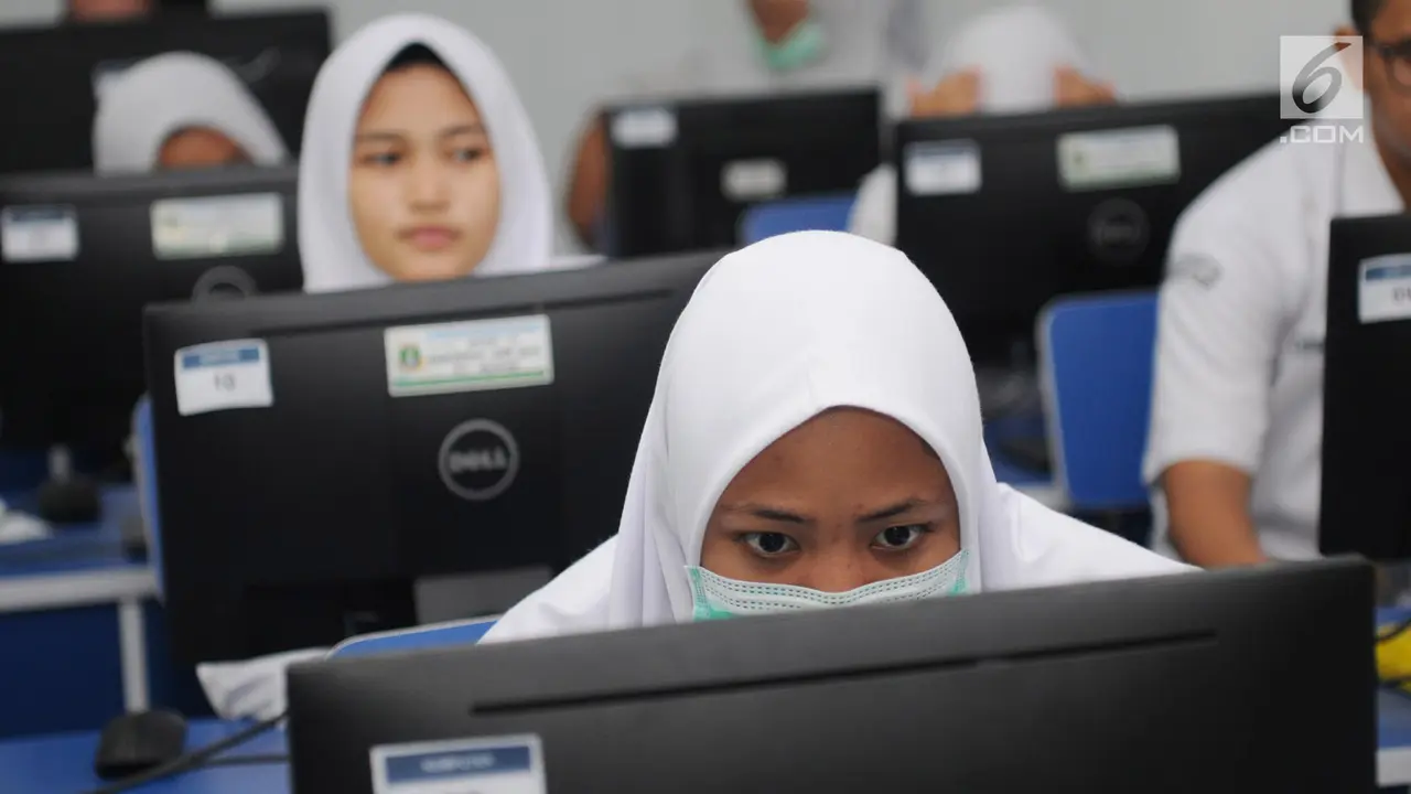 Hari Pertama Siswa SMA Tempuh UNBK